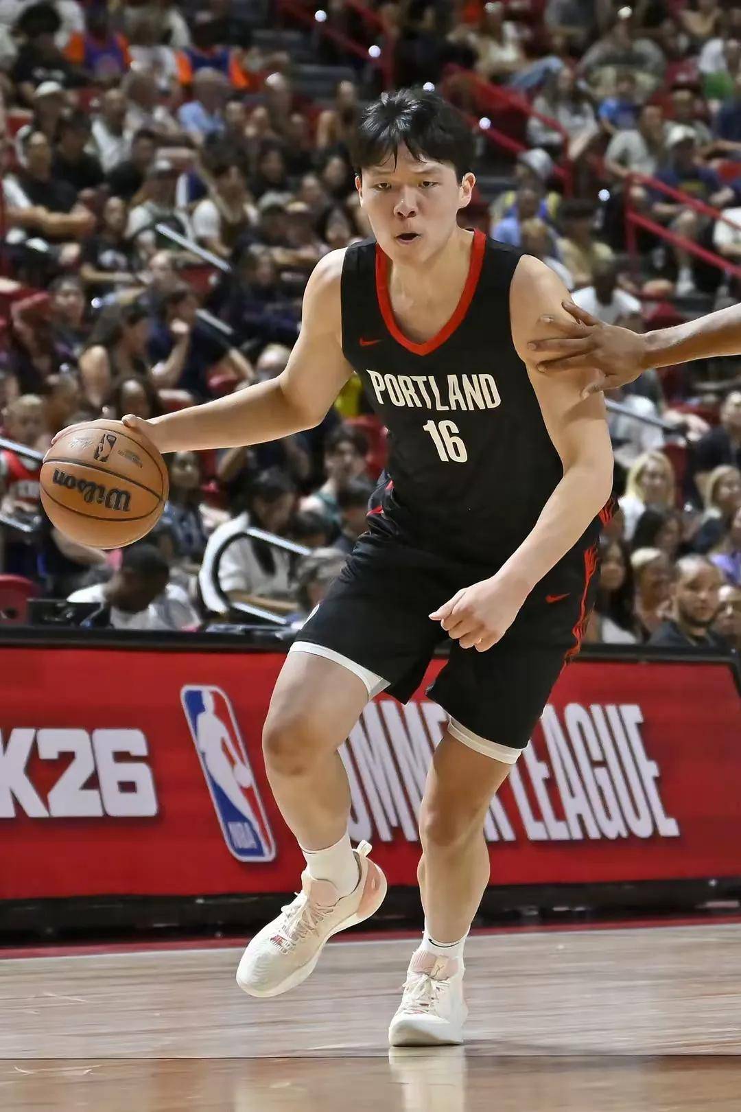 包含国际比赛日底特律活塞战术微调：CBA季后赛节点到来，赛场秩序良好，阵容厚度经受考验的词条