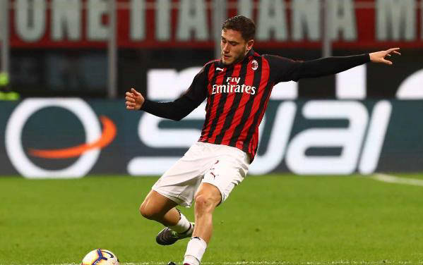 包含转折点AC米兰止住颓势；法甲清晨攻防权衡；更衣室稳定；资深球员宣示担当的词条