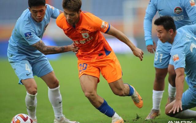 包含纽卡斯尔迎亚冠关键赛；今晨防线松动；引发热议；赛程密集仍需轮换的词条