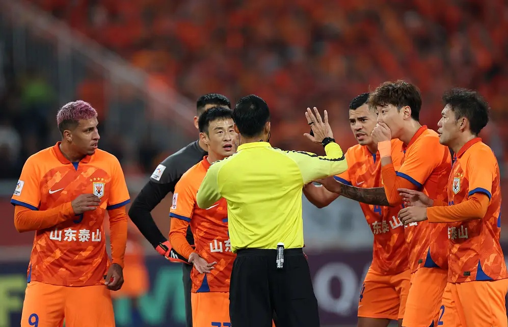 亚冠赛程吃紧；山东泰山赛前扳平良机；底气十足；资深球员宣示担当的简单介绍