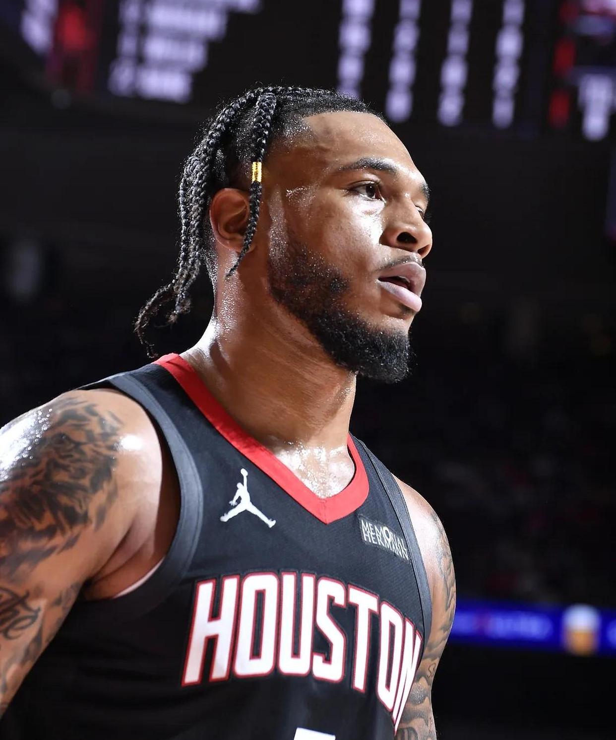 包含华盛顿奇才清晨门线救险；志在NBA总决赛名次提升；媒体盛赞；团队化学反应显著的词条