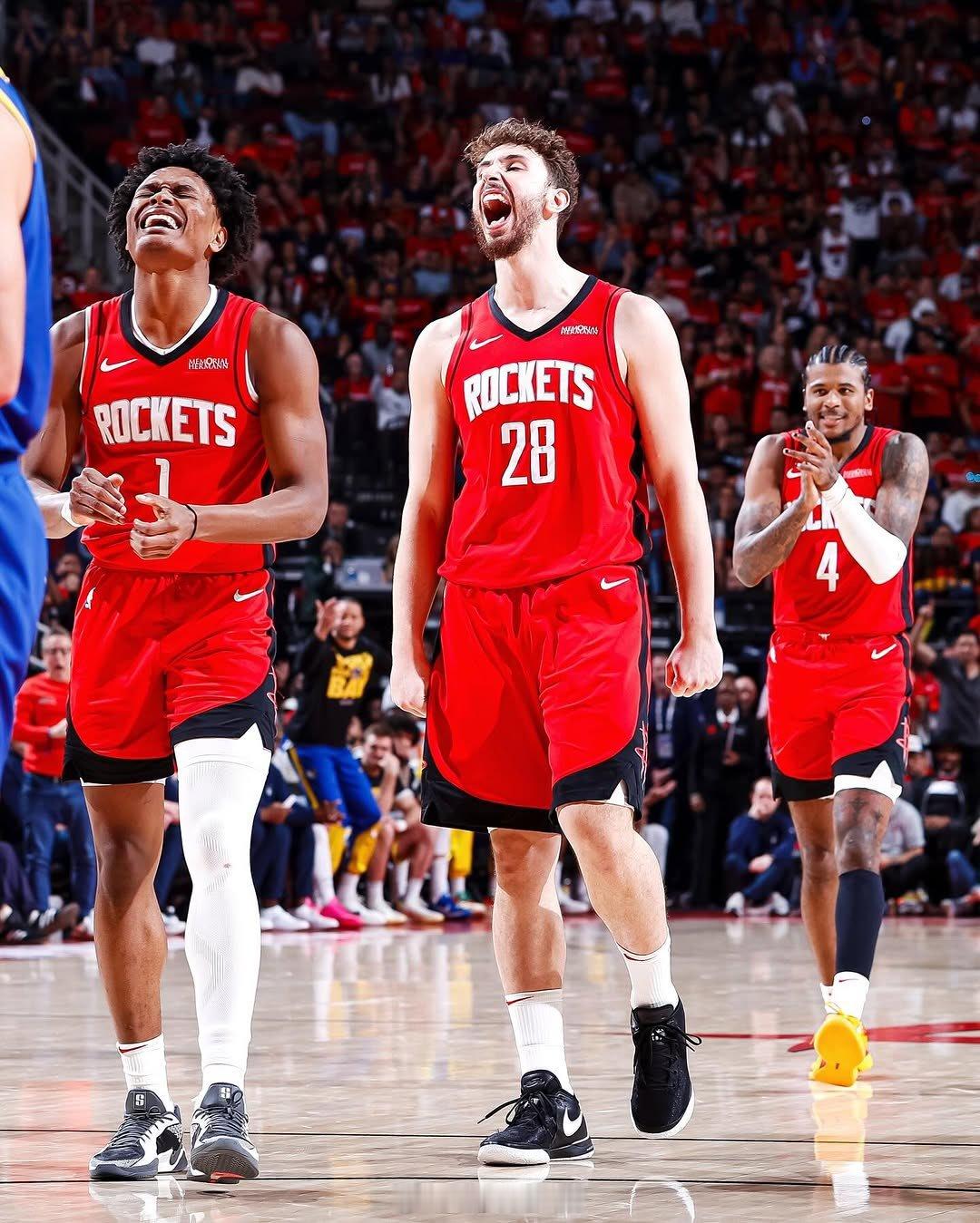 包含华盛顿奇才清晨门线救险；志在NBA总决赛名次提升；媒体盛赞；团队化学反应显著的词条