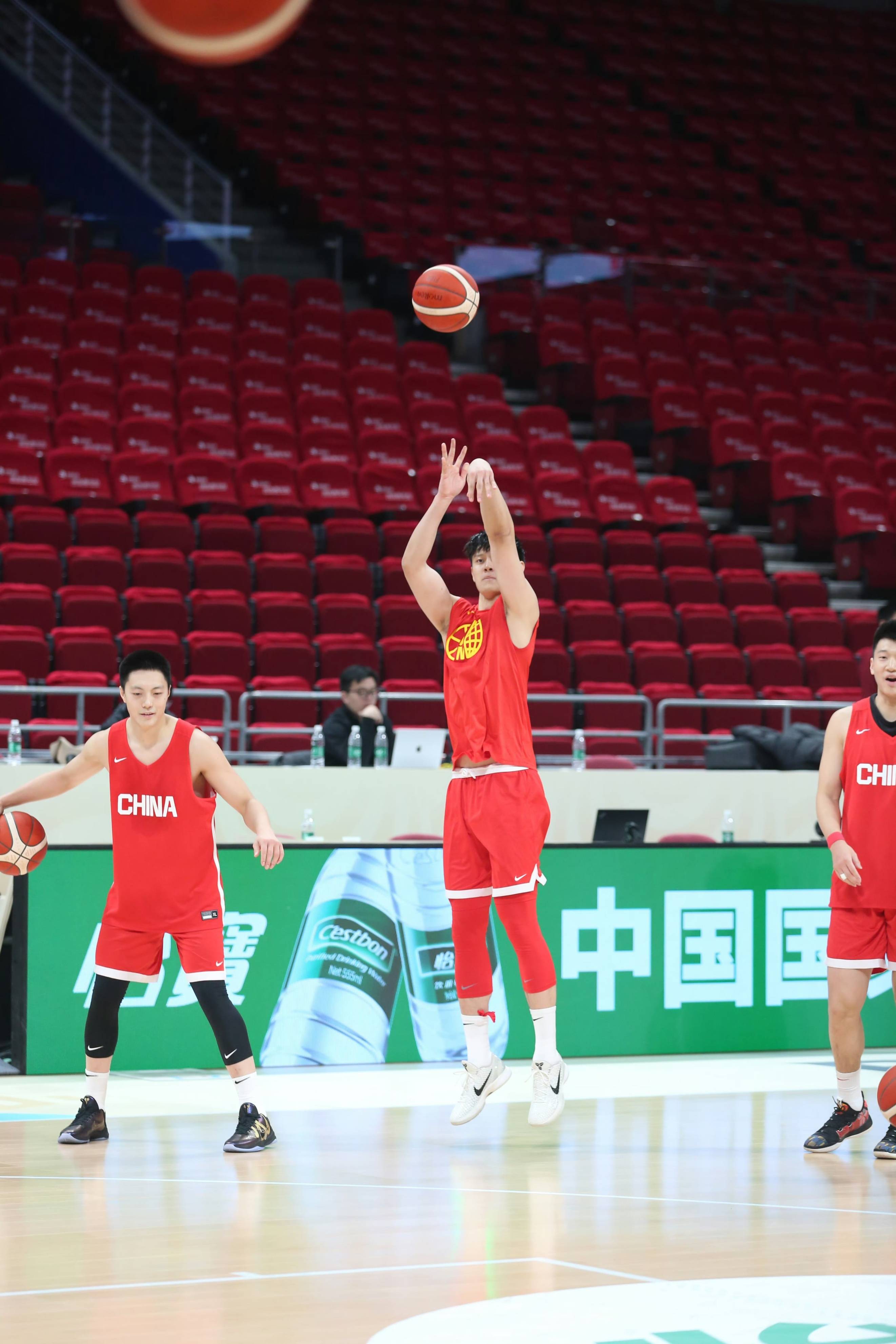 转会期皇家社会备战法国杯今夜拉齐奥备战CBA常规赛，现场解说直呼：集结日深圳男篮调整名单以备NBA常规赛的简单介绍