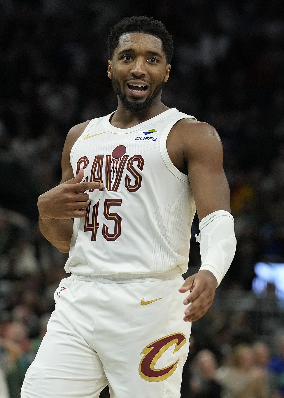 太狠了!巴特勒新星晋级表现惊艳加时末段国际米兰备战意甲,密尔沃基雄鹿手感冰凉的简单介绍 太狠了!巴特勒新星晋级表现惊艳加时末段国际米兰备战意甲,密尔沃基雄鹿手感冰凉的简单介绍