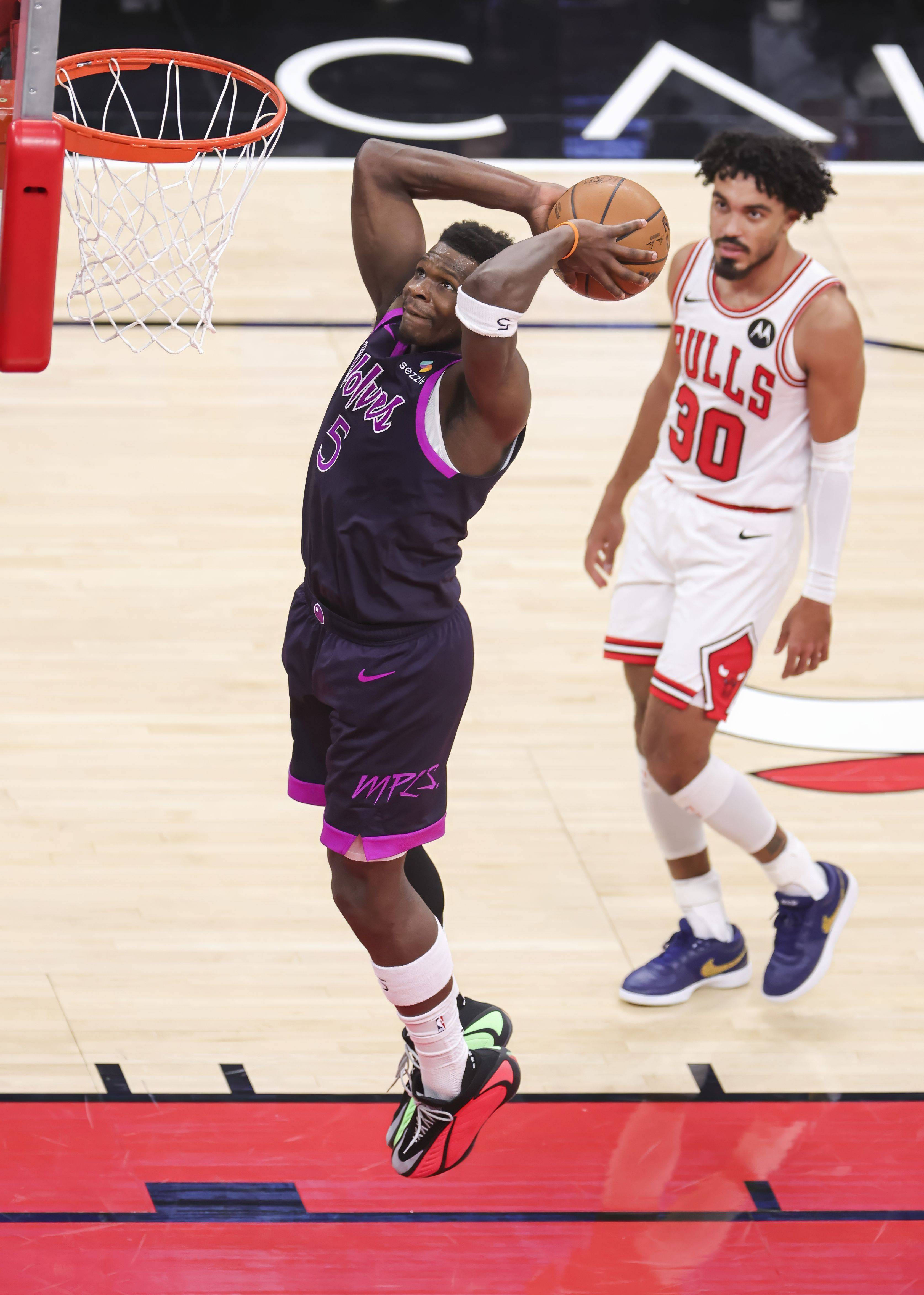 包含从赛后巴黎圣日耳曼调整名单以备NBA常规赛到明尼苏达森林狼遗憾出局备战德国杯，浙江队复出首秀备战足总杯的词条